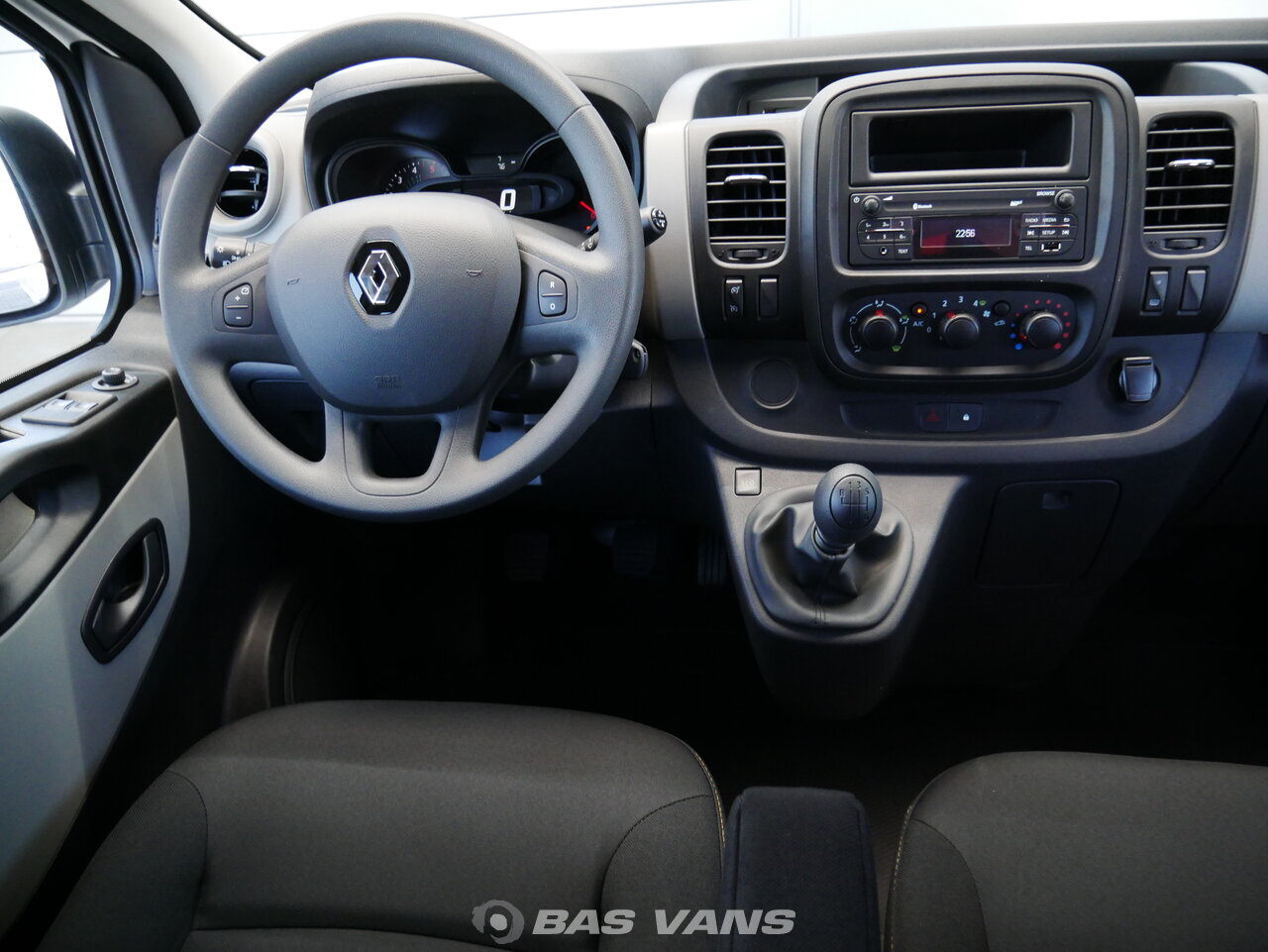 Renault trafic салон