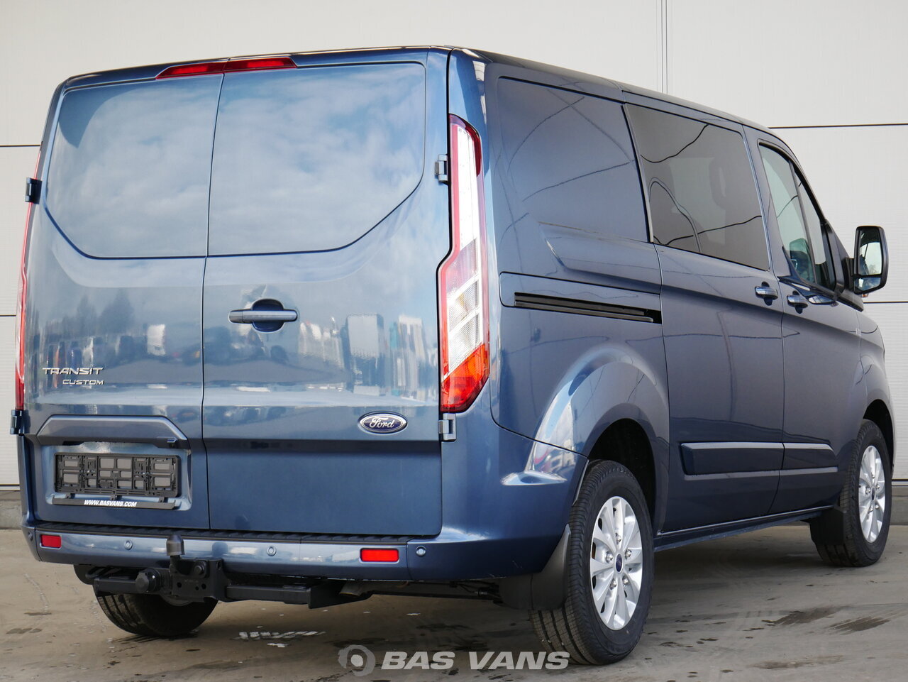 ford transit custom minibus